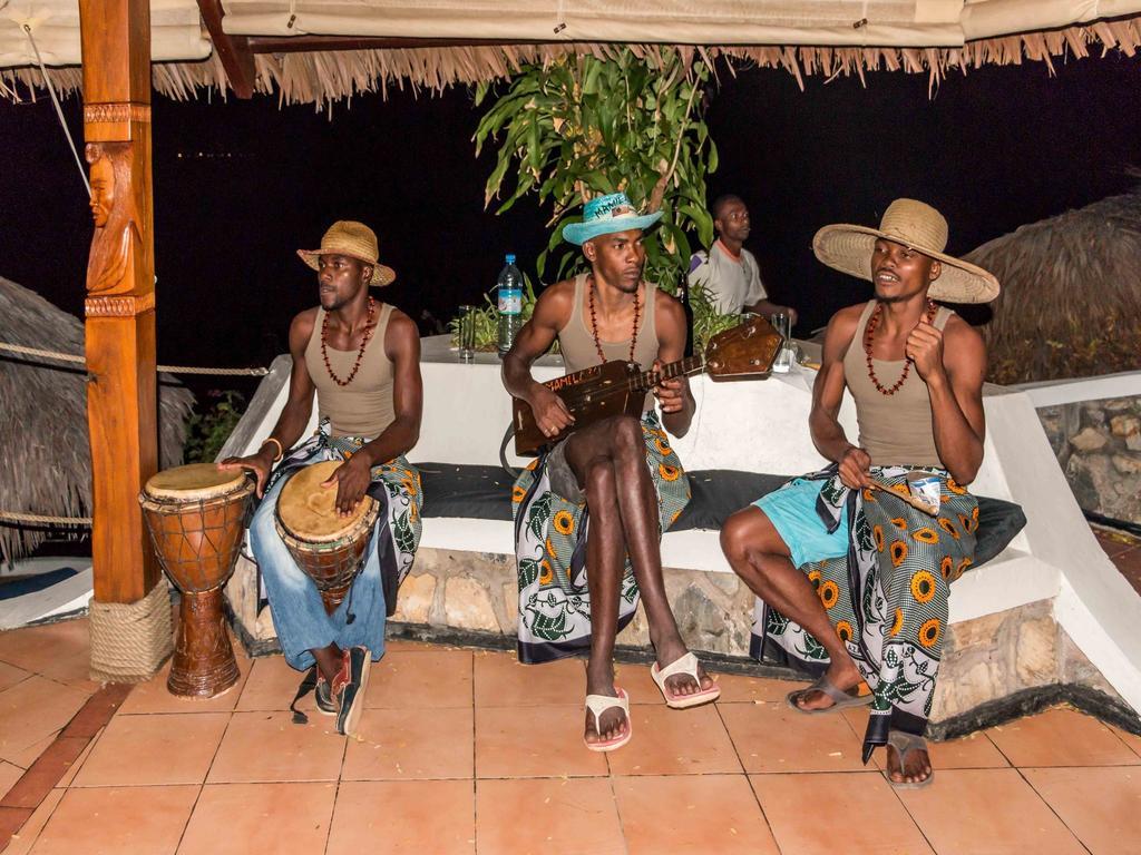 Auberge Le Maki Lodge Ampangorinana Eksteriør billede