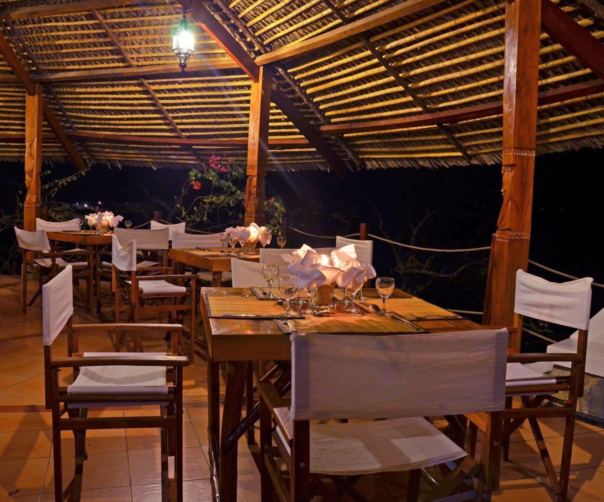 Auberge Le Maki Lodge Ampangorinana Eksteriør billede