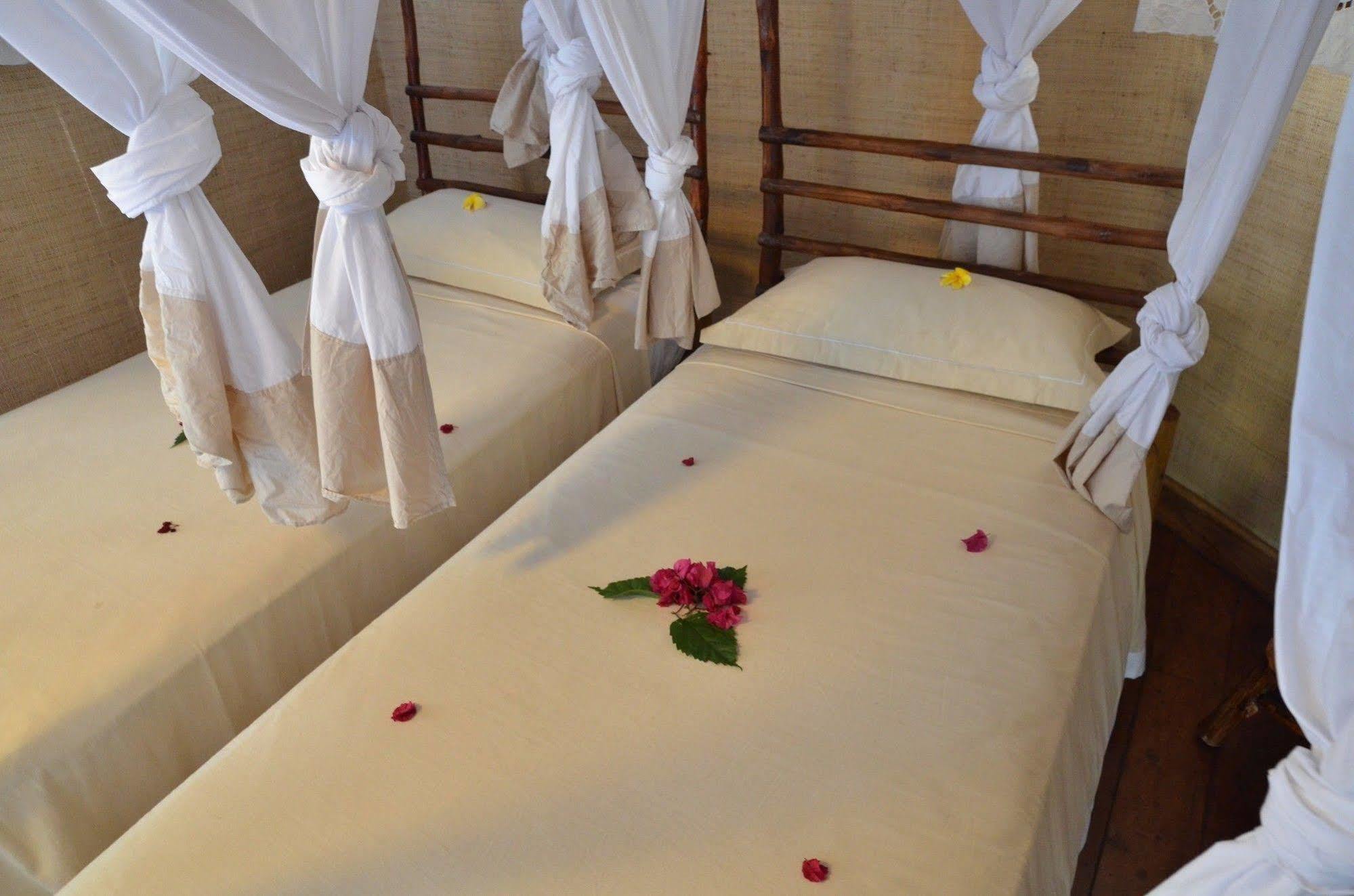Auberge Le Maki Lodge Ampangorinana Eksteriør billede